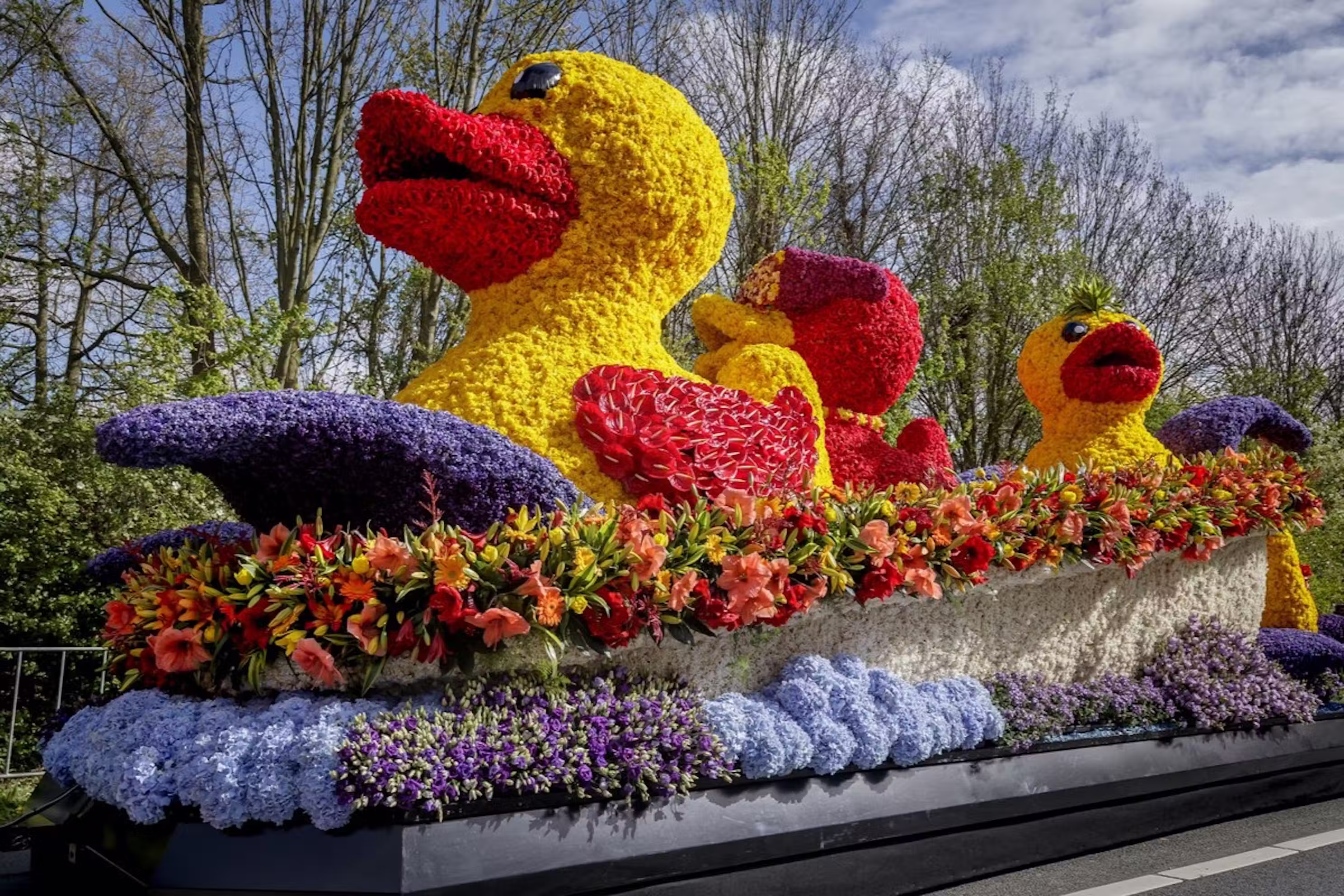 Visitors enjoying the Flower Parade weekend atmosphere in the Dutch bulb region