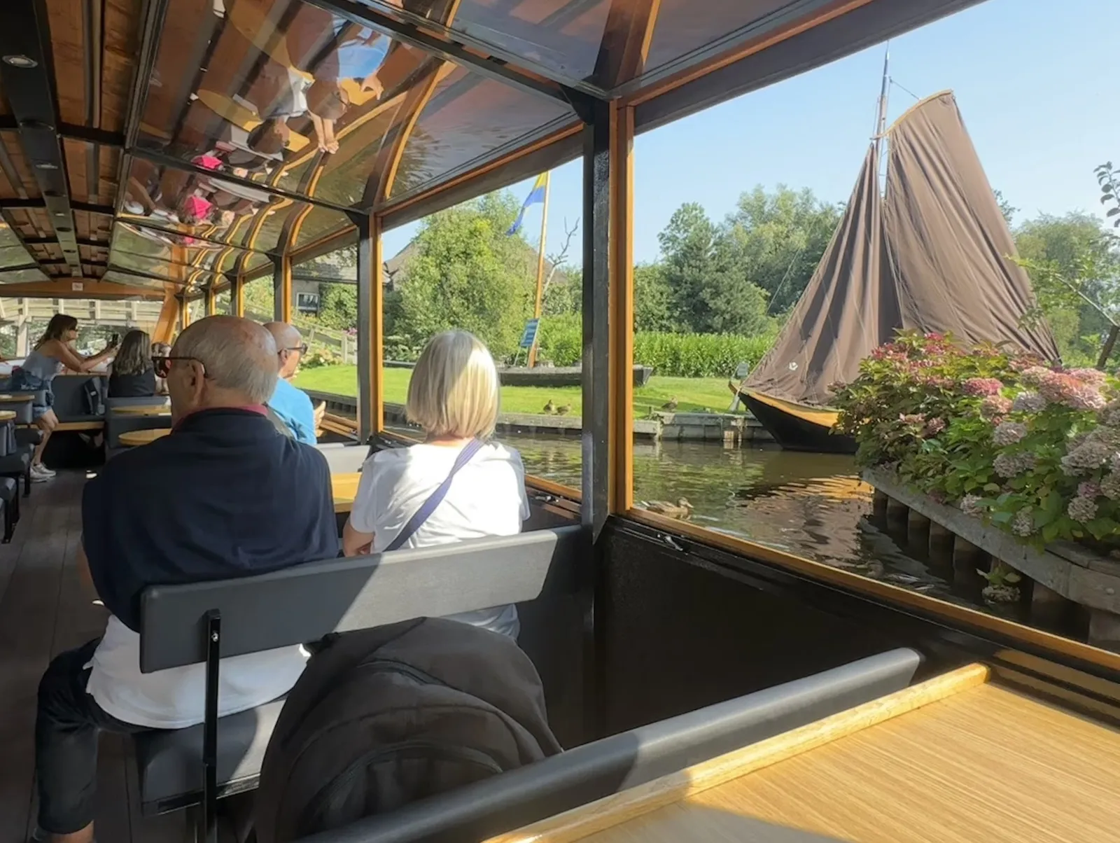 Picturesque canal in Giethoorn with traditional Dutch houses