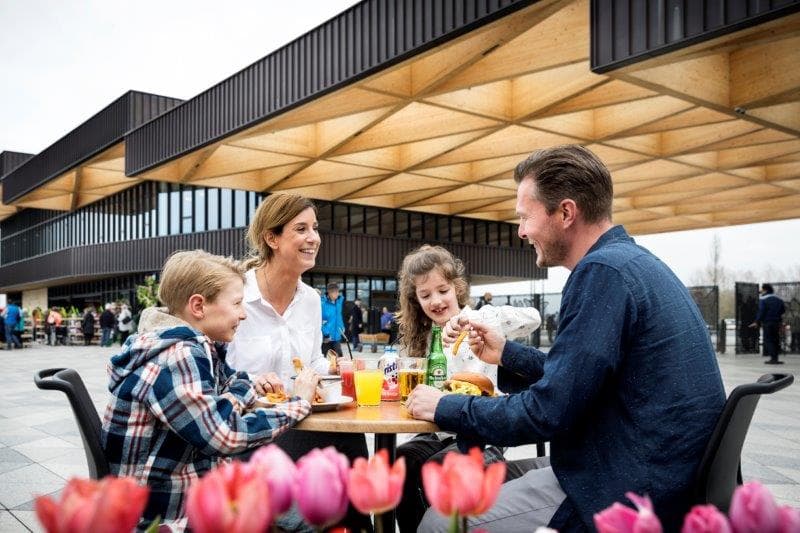 Outdoor café terrace at Keukenhof