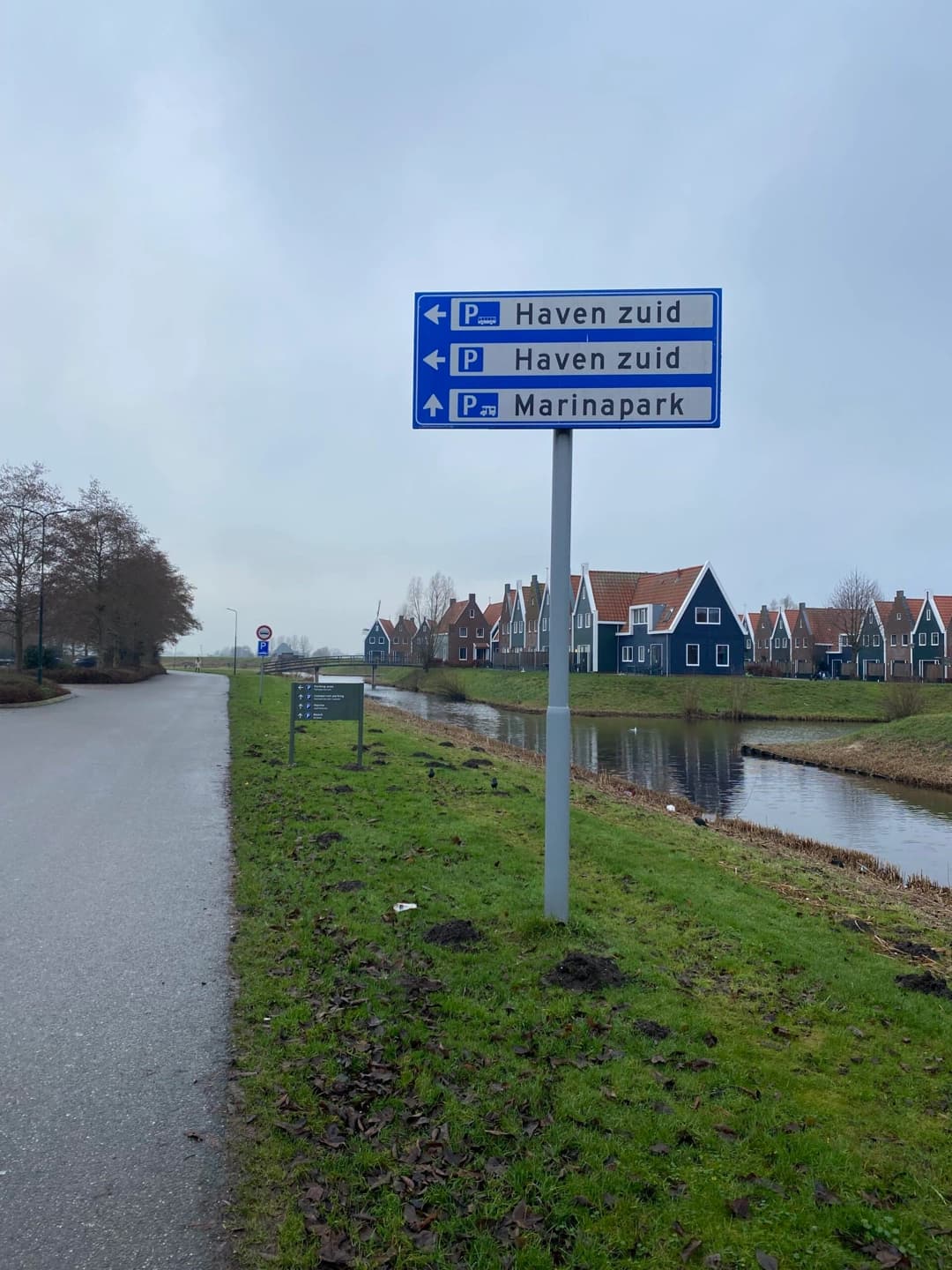 Parking in Volendam